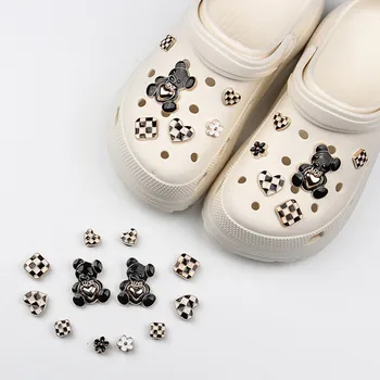 Cipő varázsa Crocs DIY aranyos medve 3D sztereoszkópikus cipőcsat dekoráció virág krokodil cipő charm kiegészítők lány party ajándék
