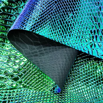 Krokodilbőr textúra dombornyomott holografikus PU műbőr szövetlap cipő/táska/dekoráció/barkácskiegészítők készítéséhez 46x135cm