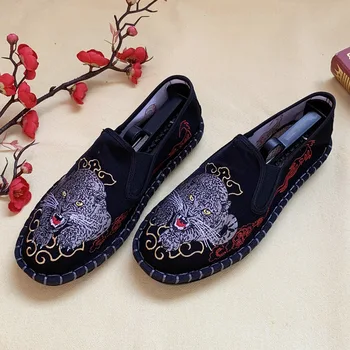 Szövetcipők férfiaknak Vulkanizálja a cipőket Kínai stílusú hímzés Régi pekingi szövetcipő Férfi virágmaszkokkal és Hanfu-stílusban