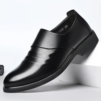 Férfi naplopók Bőr alkalmi cipők Nyári lélegző puha fenék vezetés Marhabőr Slip-on Lazy Shoes Business All-Match