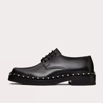 SHOOEGLE Luxus szegecses szögletes lábujj Fűzős férfi cipők Irodai üzleti ruha Esküvői cipők Fekete bőr platform Férfi cipő