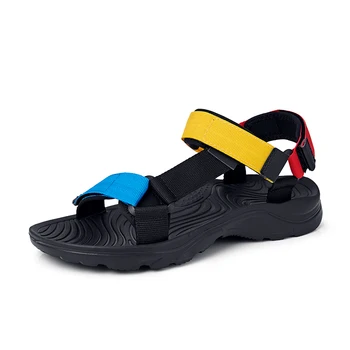 2023 Új férfi szandálok csúszásmentes nyári flip flopok Kiváló minőségű kültéri strandpapucsok alkalmi cipők Olcsó férfi cipők Vízi cipők